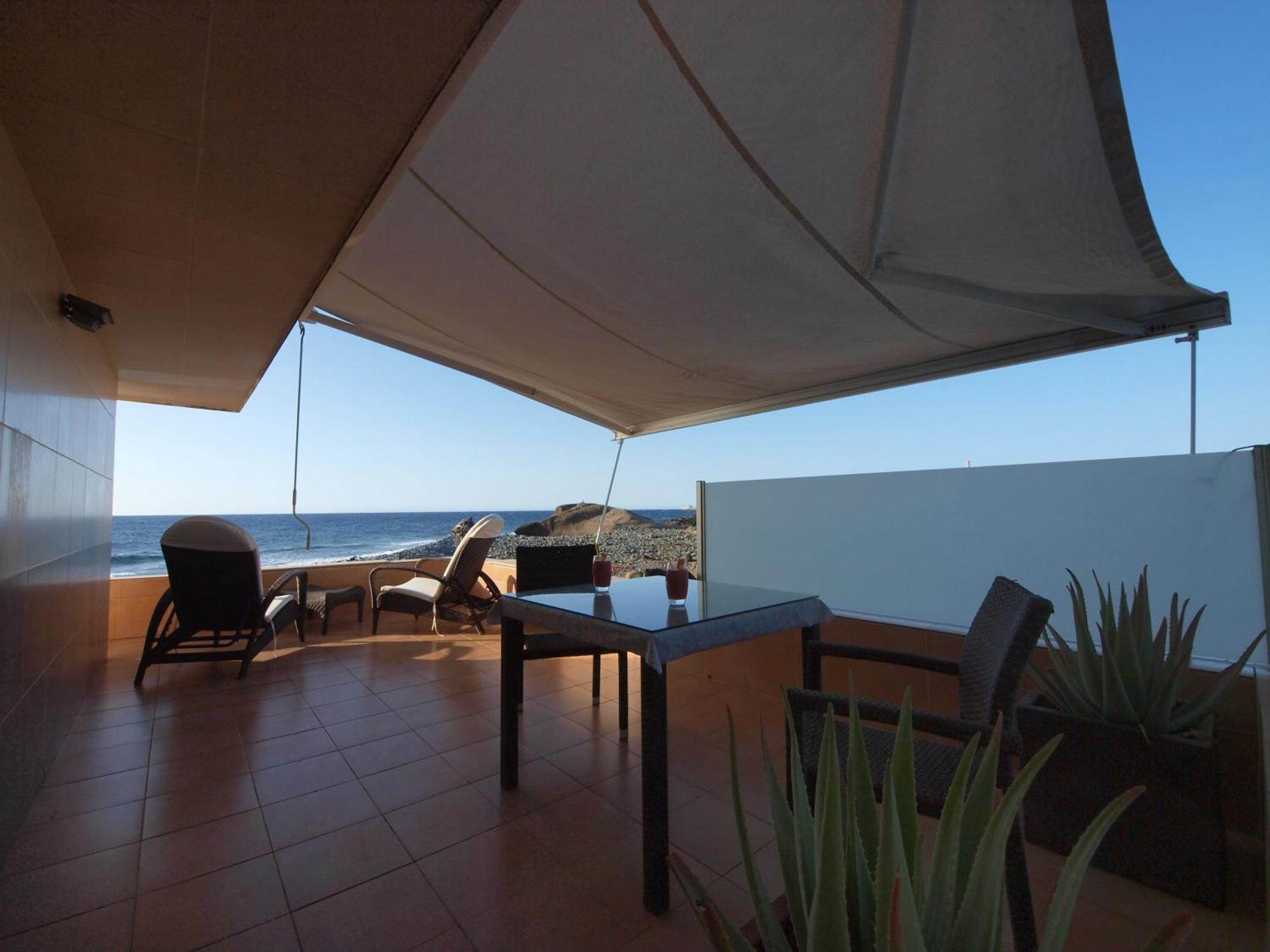 Sunrise Directly At The Sea Apartment *